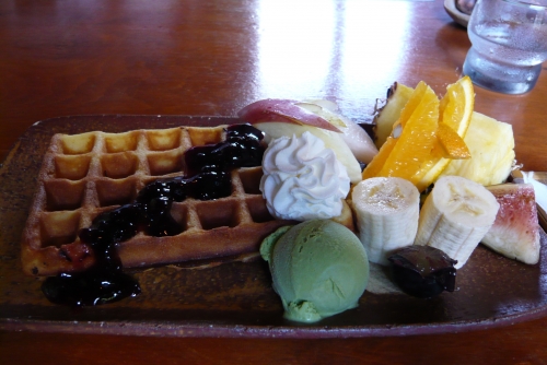 ▲先週も食べたワッフルセット＋いちじく付き