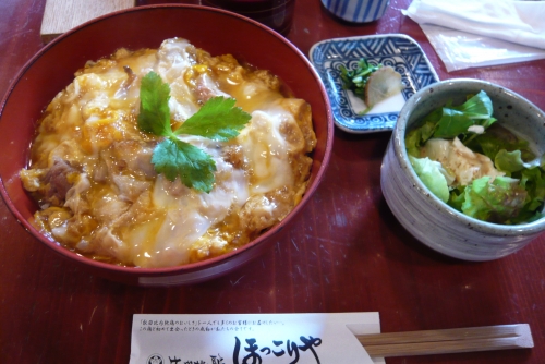 ▲比内地鶏親子丼、1200円はやっぱり高いなぁ…