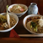 ▲季節の味と三種類のお蕎麦が味わえます